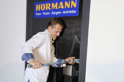 Podczas próby wyważenia nowych drzwi zewnętrznych ThermoCarbon Michael Schumacher stwierdził: - Te drzwi są nie do pokonania!