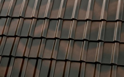 Najnowsza dachówka marki Röben - Piemont jesienny liść angobowana (fot.: Röben)
