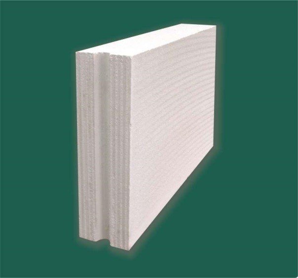 Panel ścienny umożliwia szybko i sprawne wznoszenie stabilnych przegród. Fot. H+H Polska