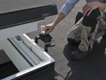 Zestaw bezpieczeństwa zamontowany od zewnątrz, sterowany za pomocą kluczyka